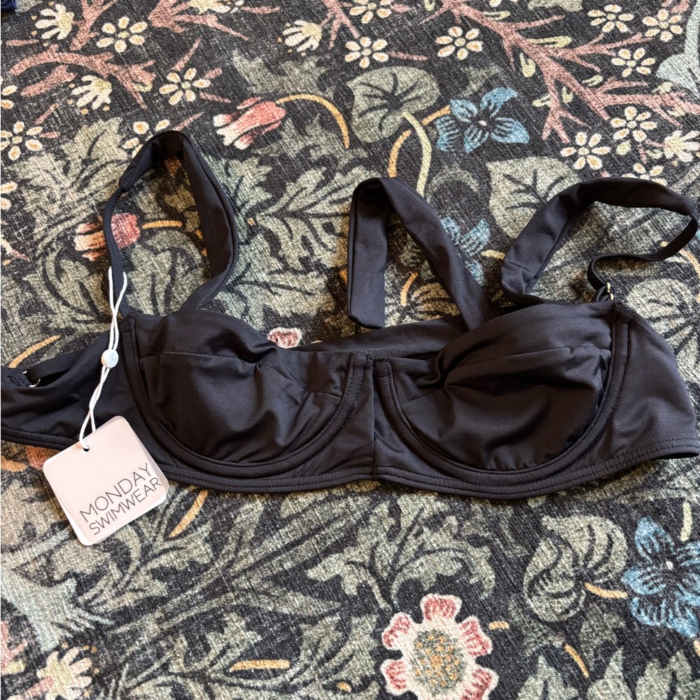 Monday swim clovelly top. Size P